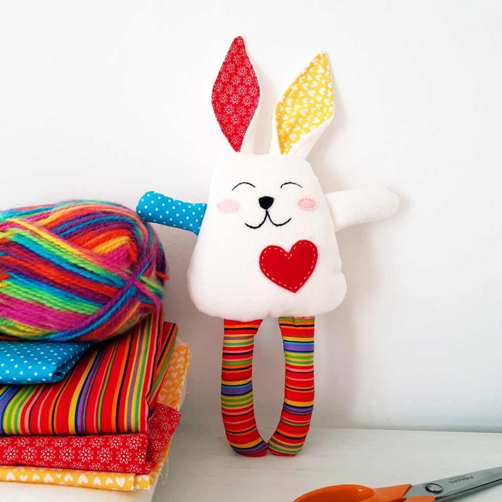 Easy BUNNY STUFFED TOY sewing pattern & tutorial, 2 sizes