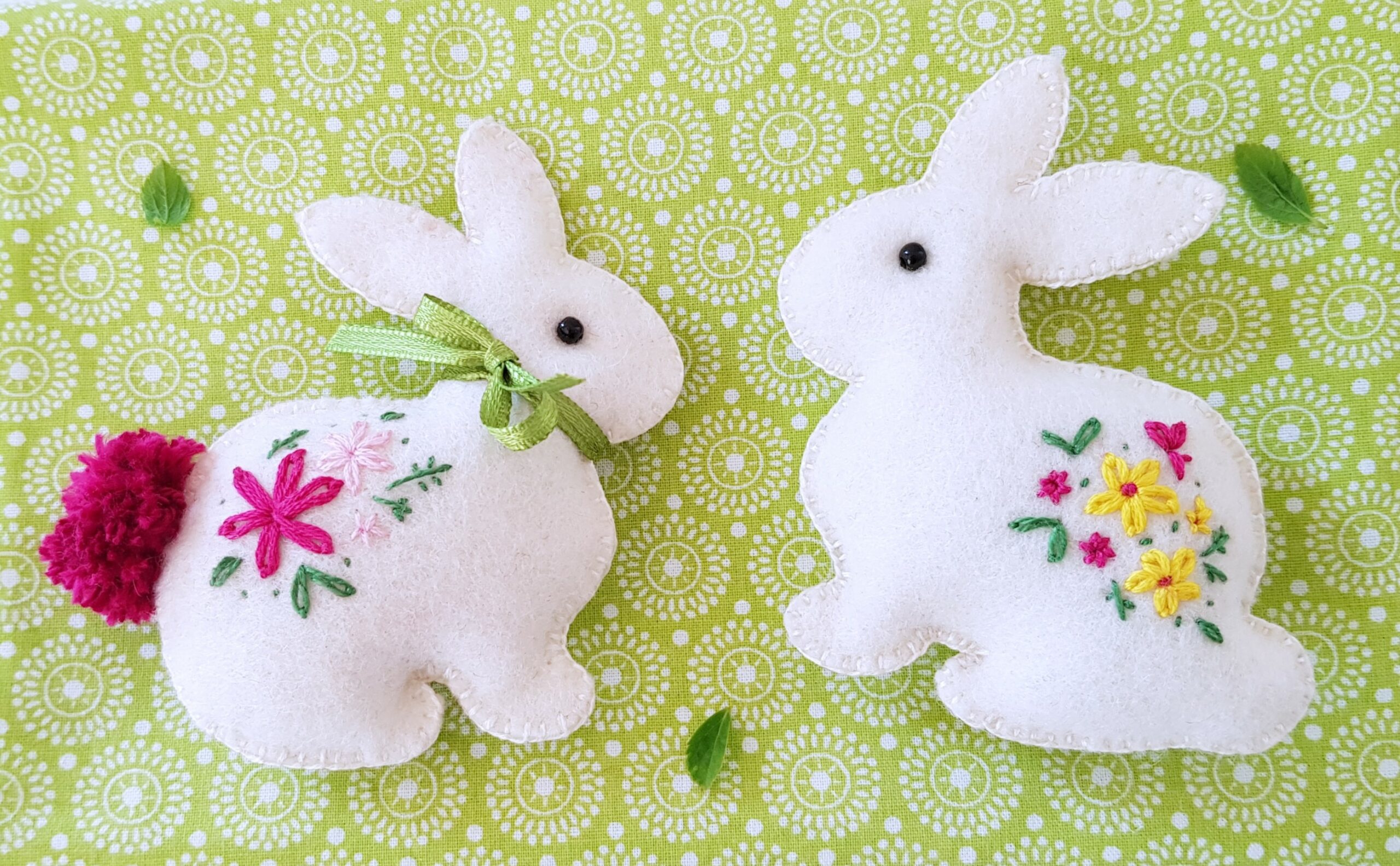 Free felt bunny pattern for handsewing this Easter's decorations